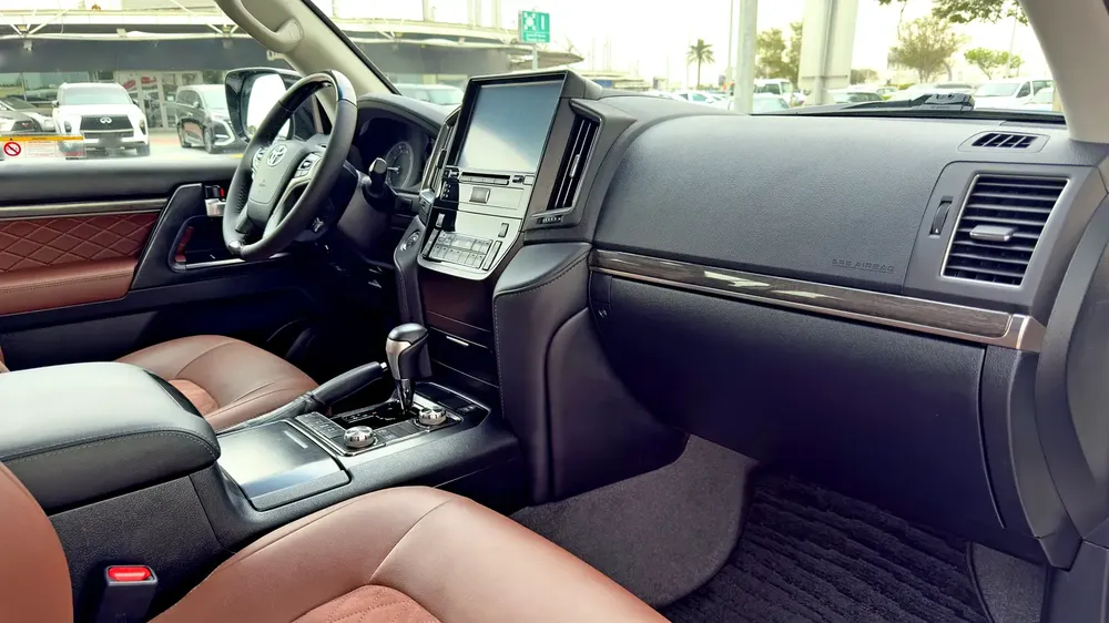 2020 Toyota Land Cruiser GXR V6 Grand Touring, GCC Specifications - Image 10