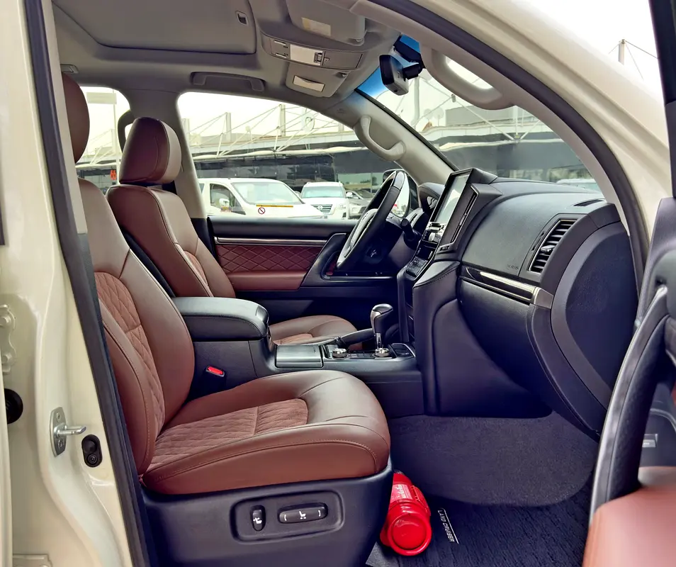 2020 Toyota Land Cruiser GXR V6 Grand Touring, GCC Specifications - Image 11