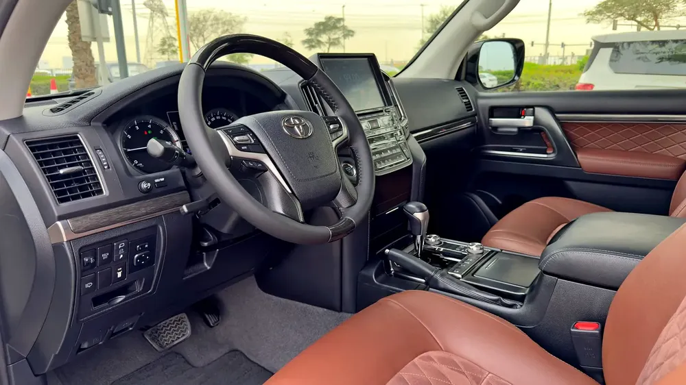 2020 Toyota Land Cruiser GXR V6 Grand Touring, GCC Specifications - Image 8