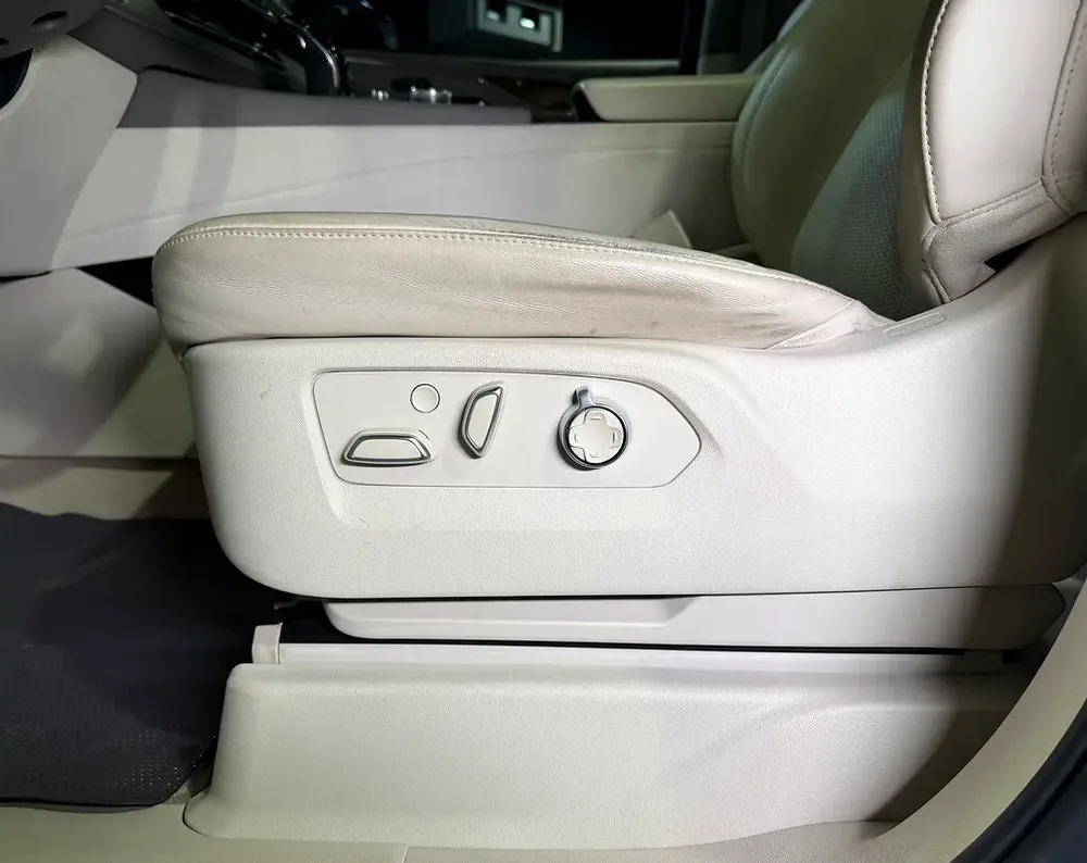 CADILLAC ESCALADE PREMIUM LUXURY 2021 GCC FHS LOW - Image 11