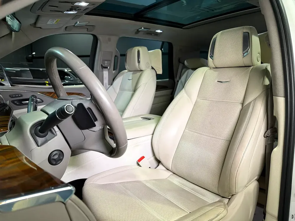 CADILLAC ESCALADE PREMIUM LUXURY 2021 GCC FHS LOW - Image 12