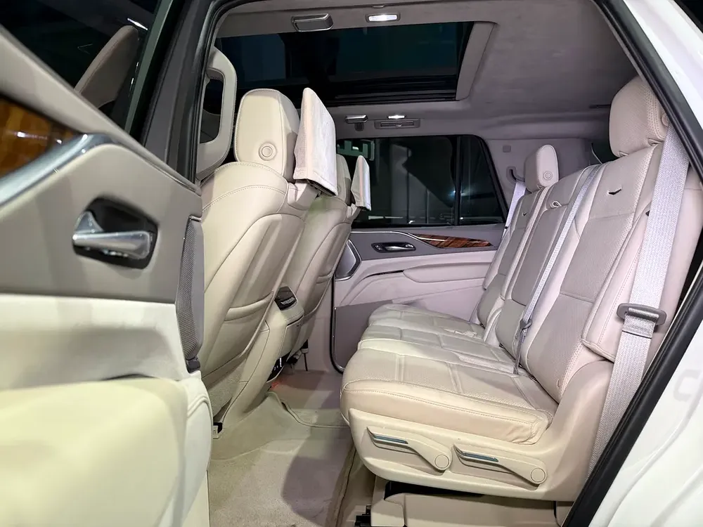 CADILLAC ESCALADE PREMIUM LUXURY 2021 GCC FHS LOW - Image 14