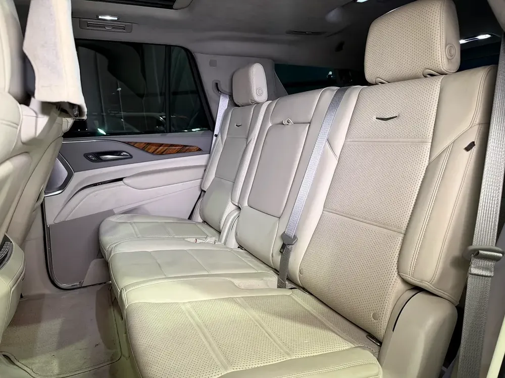 CADILLAC ESCALADE PREMIUM LUXURY 2021 GCC FHS LOW - Image 15