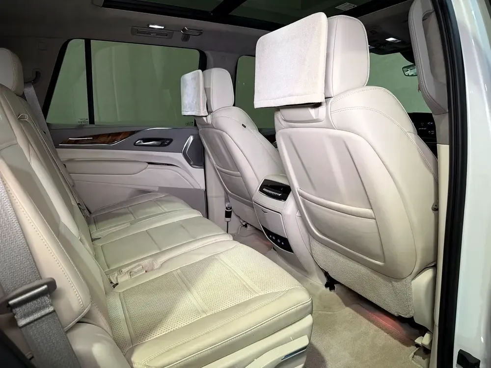 CADILLAC ESCALADE PREMIUM LUXURY 2021 GCC FHS LOW - Image 16