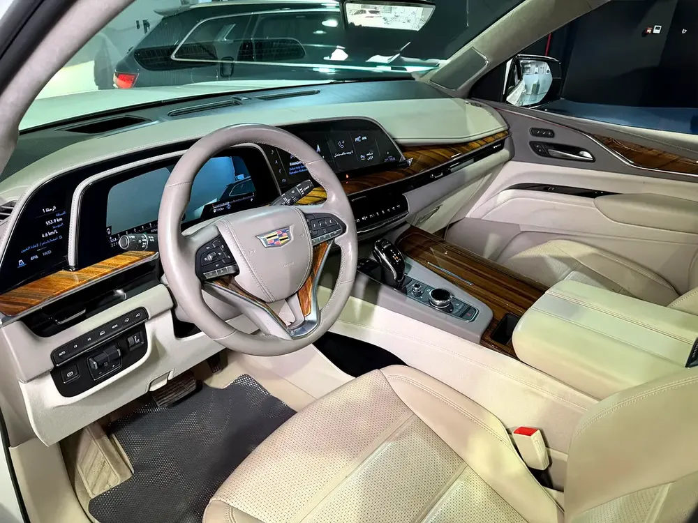 CADILLAC ESCALADE PREMIUM LUXURY 2021 GCC FHS LOW - Image 7