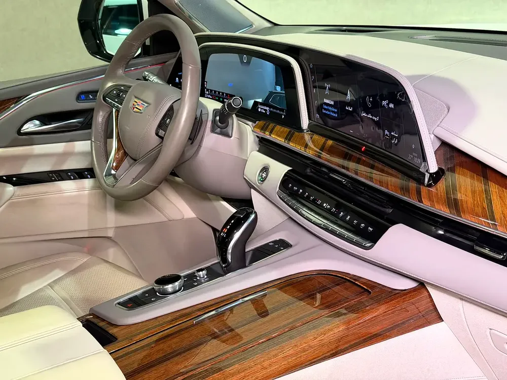 CADILLAC ESCALADE PREMIUM LUXURY 2021 GCC FHS LOW - Image 8