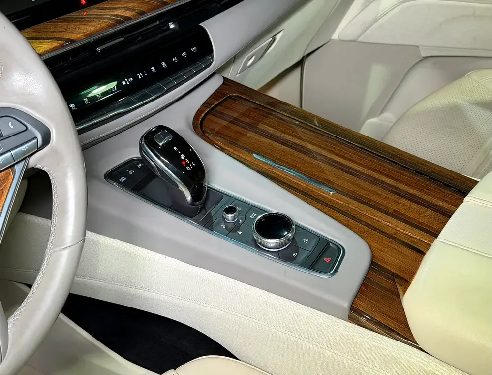 CADILLAC ESCALADE PREMIUM LUXURY 2021 GCC FHS LOW - Image 9