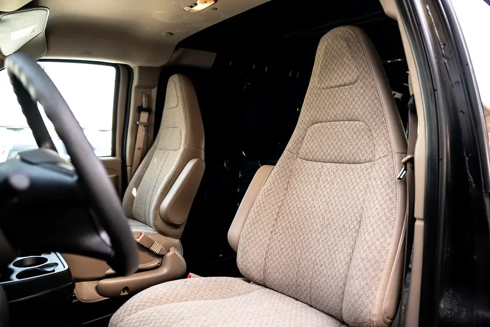GMC Savana 3500 Cargo Extended Wheelbase 2023 GCC 6.6L V8 0Kms - Image 18