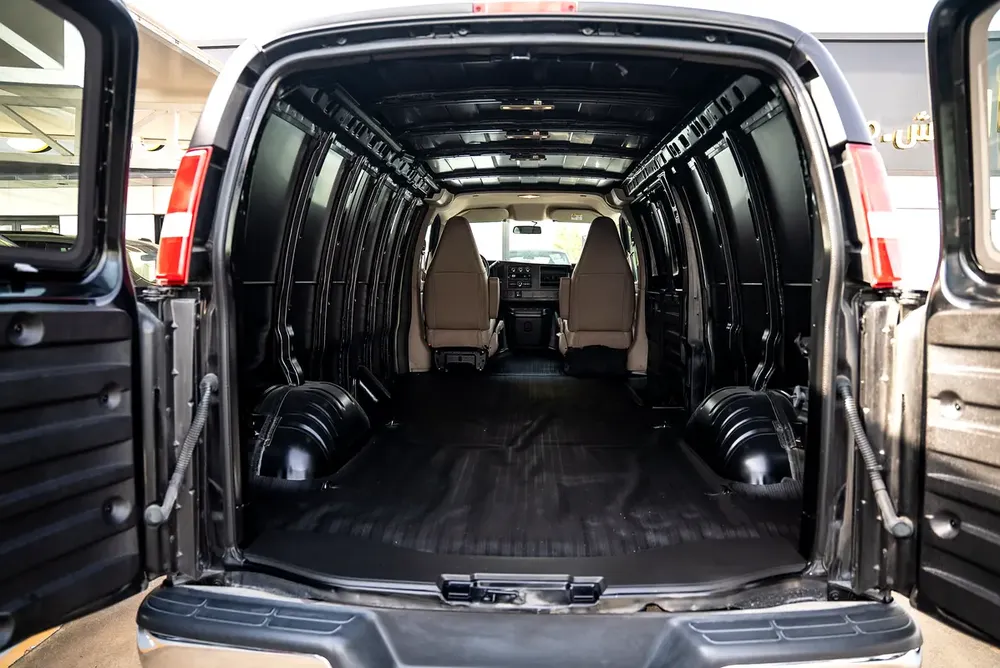 GMC Savana 3500 Cargo Extended Wheelbase 2023 GCC 6.6L V8 0Kms - Image 20