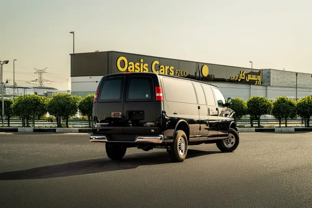 GMC Savana 3500 Cargo Extended Wheelbase 2023 GCC 6.6L V8 0Kms - Image 4