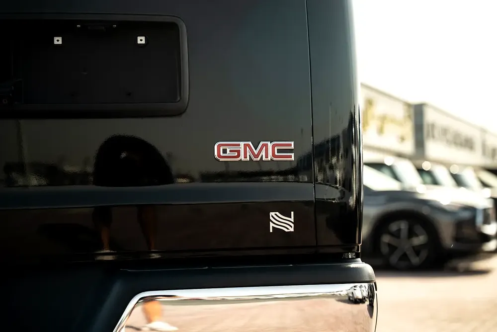 GMC Savana 3500 Cargo Extended Wheelbase 2023 GCC 6.6L V8 0Kms - Image 5