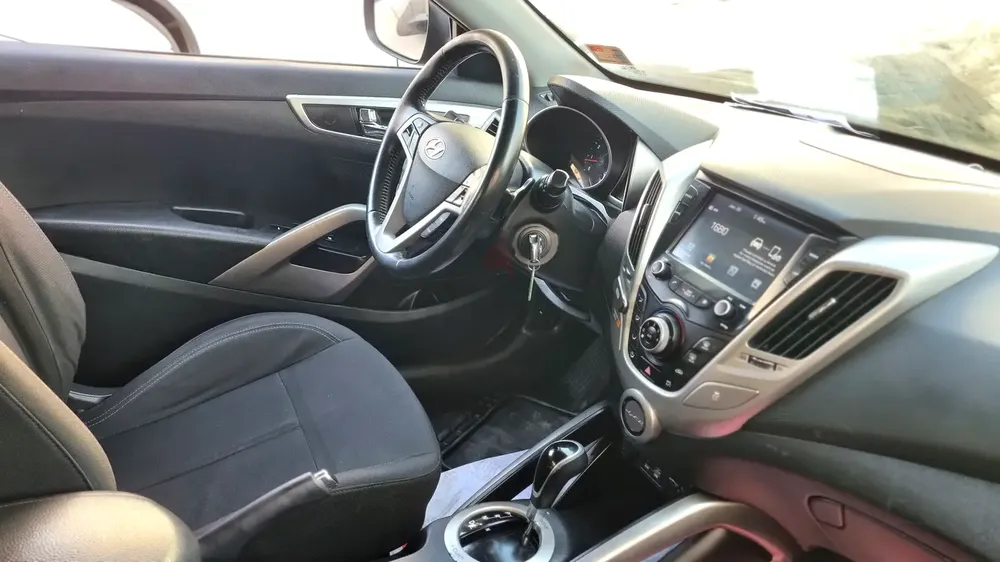 2017 HYUNDAI VELOSTER VERY GOOD CONDITION - Image 12
