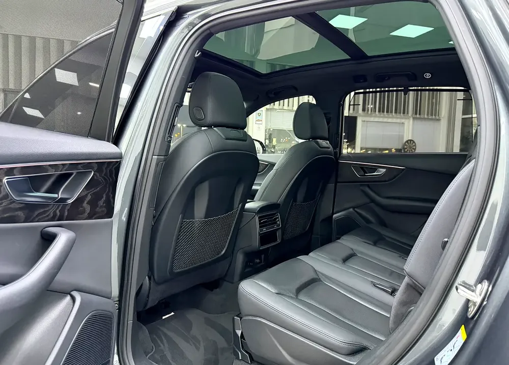 GCC ..  FSH .. S line .. Perfect condition .. V6 .. Top Range - Image 10