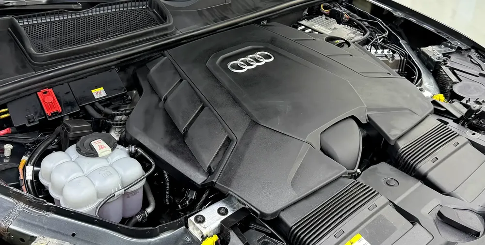 GCC ..  FSH .. S line .. Perfect condition .. V6 .. Top Range - Image 15