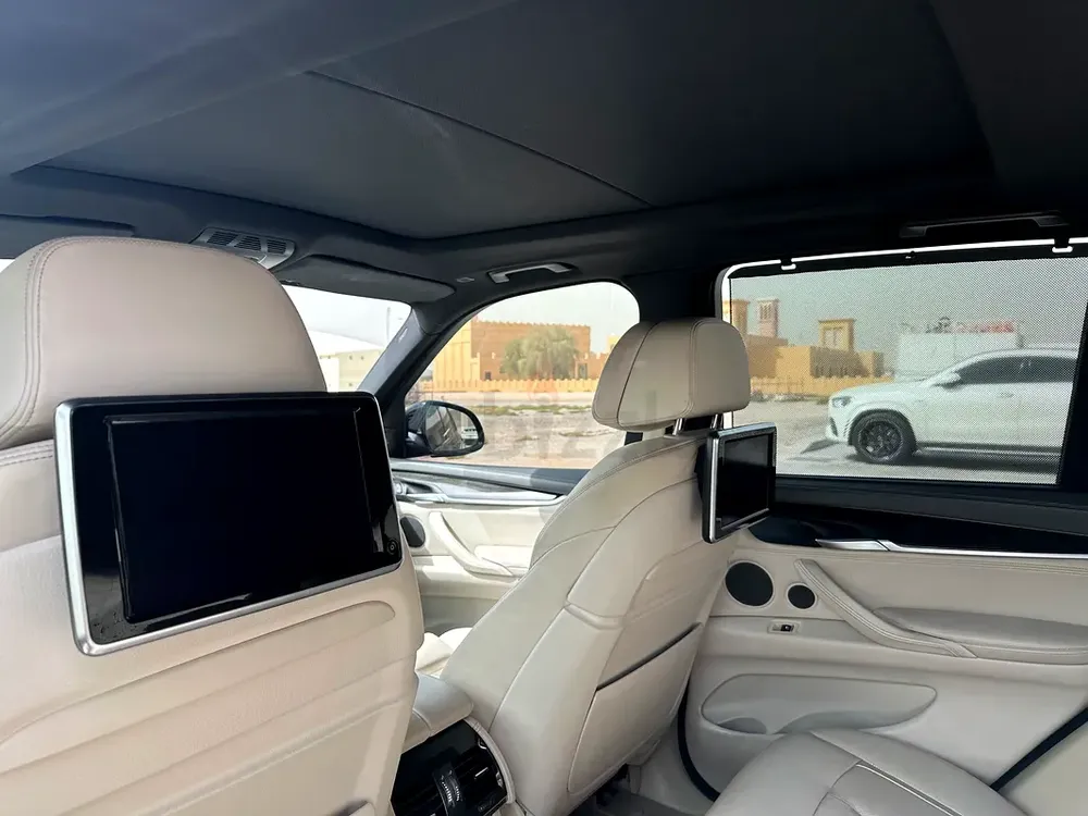 BMW X5 xDrive50i Luxury-Line 2015 GCC Specs - Image 13