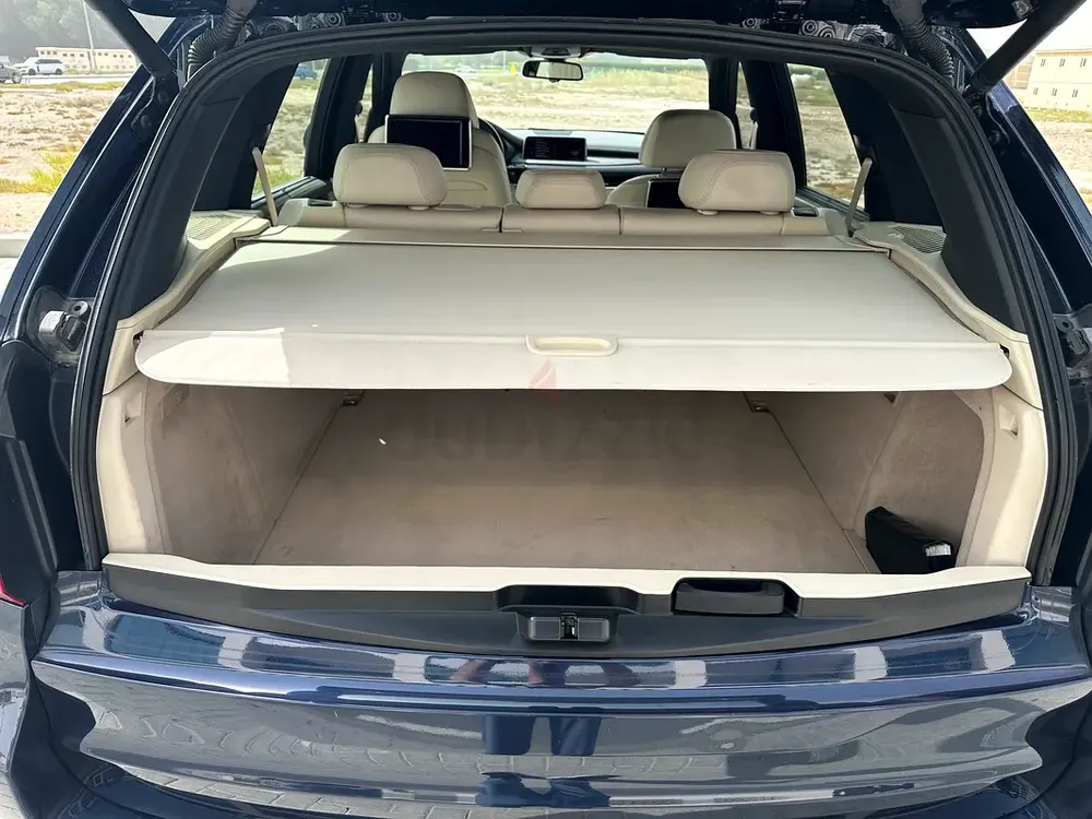 BMW X5 xDrive50i Luxury-Line 2015 GCC Specs - Image 9