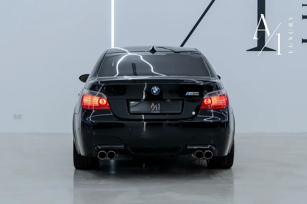 2007 BMW M5, Full BMW Service History, Full Options, Excellent Condition, GCC Spec - Image 4
