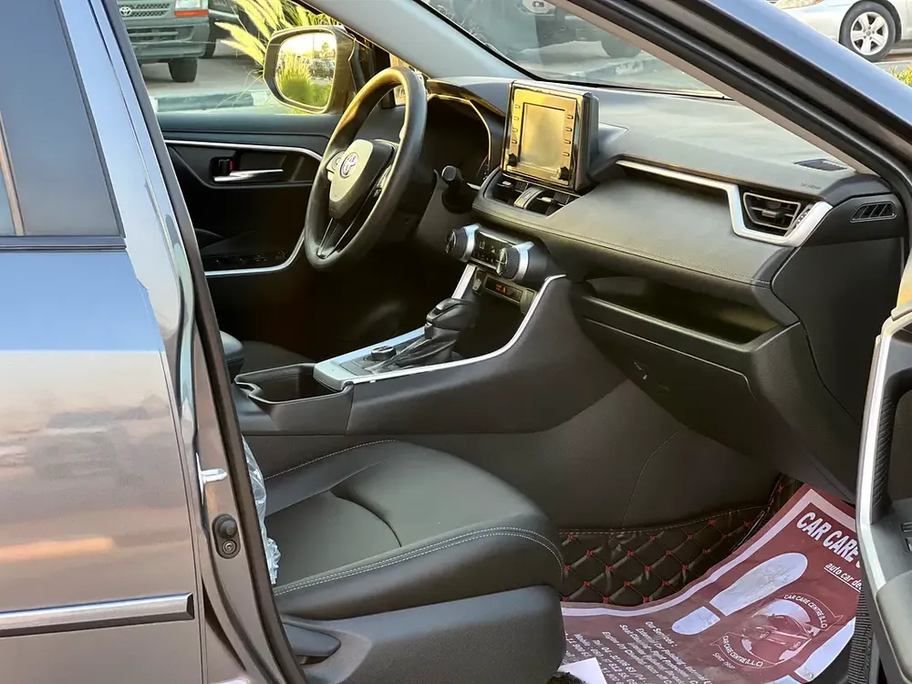 2022 Toyota RAV4 XLE Premium Hybrid - Image 10