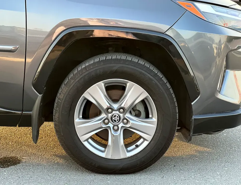 2022 Toyota RAV4 XLE Premium Hybrid - Image 14