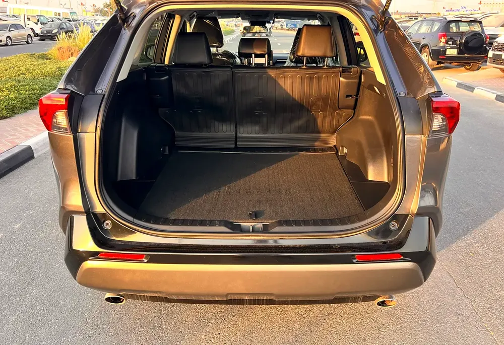 2022 Toyota RAV4 XLE Premium Hybrid - Image 7