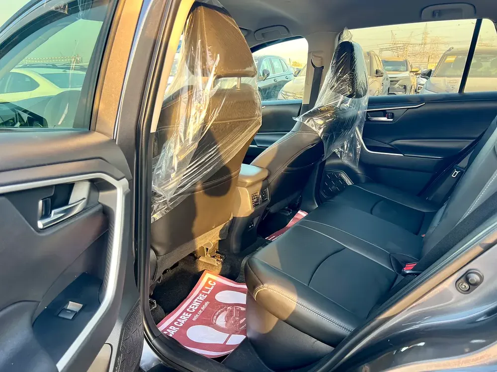 2022 Toyota RAV4 XLE Premium Hybrid - Image 8