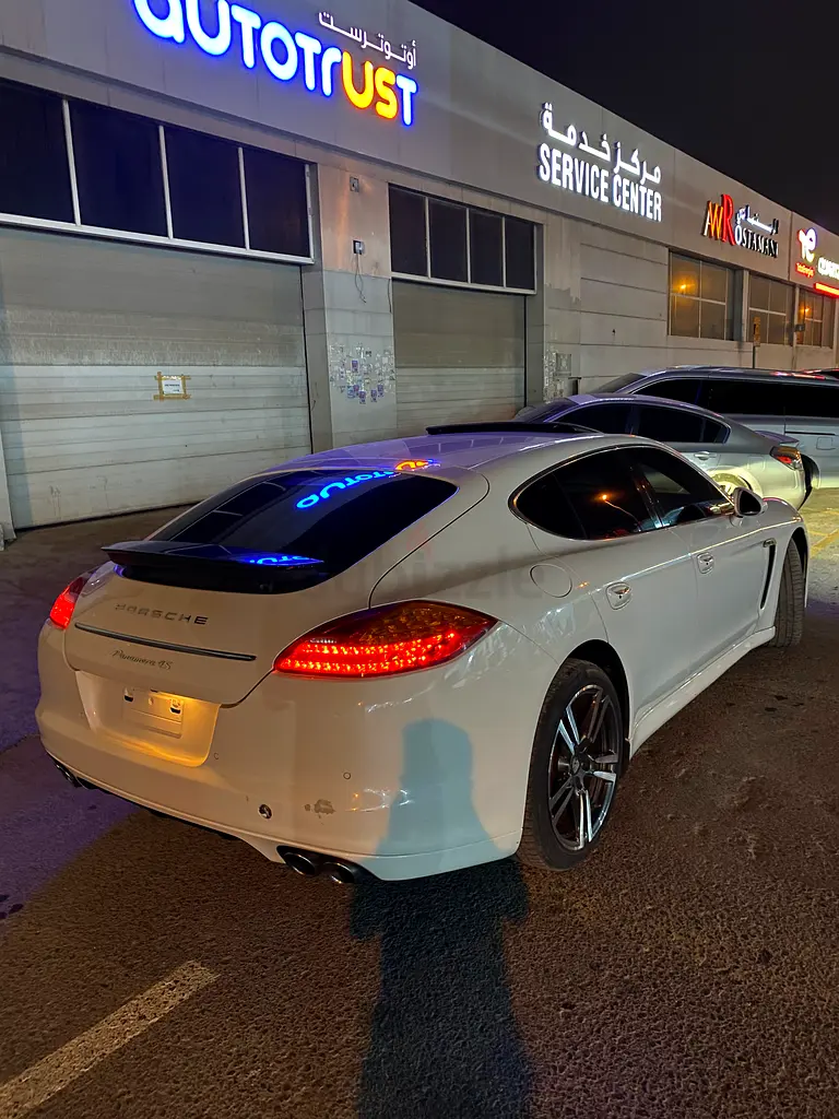 Porsche Panamera 4S, 2010, GCC Specs - Image 5