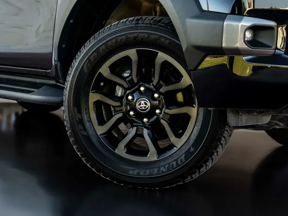 0% DOWN PAYMENT! | IMMEDIATE DELIVERY | HILUX ADVENTURE | BRAND NEW CONDITION | WARRANTY - Image 7