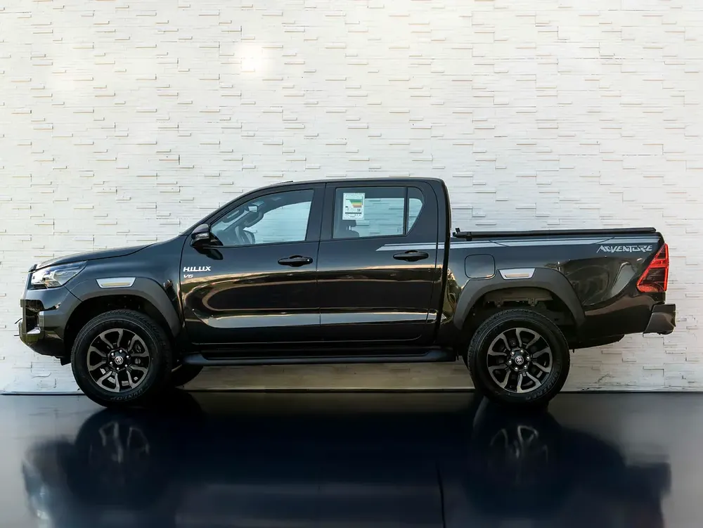 0% DOWN PAYMENT! | IMMEDIATE DELIVERY | HILUX ADVENTURE | BRAND NEW CONDITION | WARRANTY - Image 8