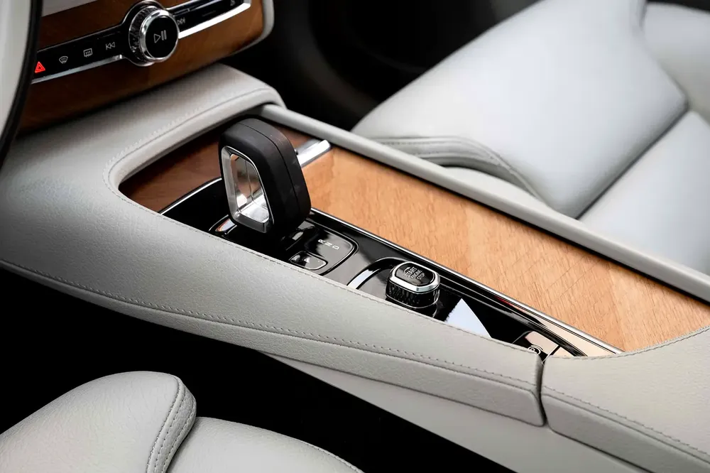 2,742 P.M | XC90 B5 Momentum | 0% Downpayment | IMMACULATE! - Image 10