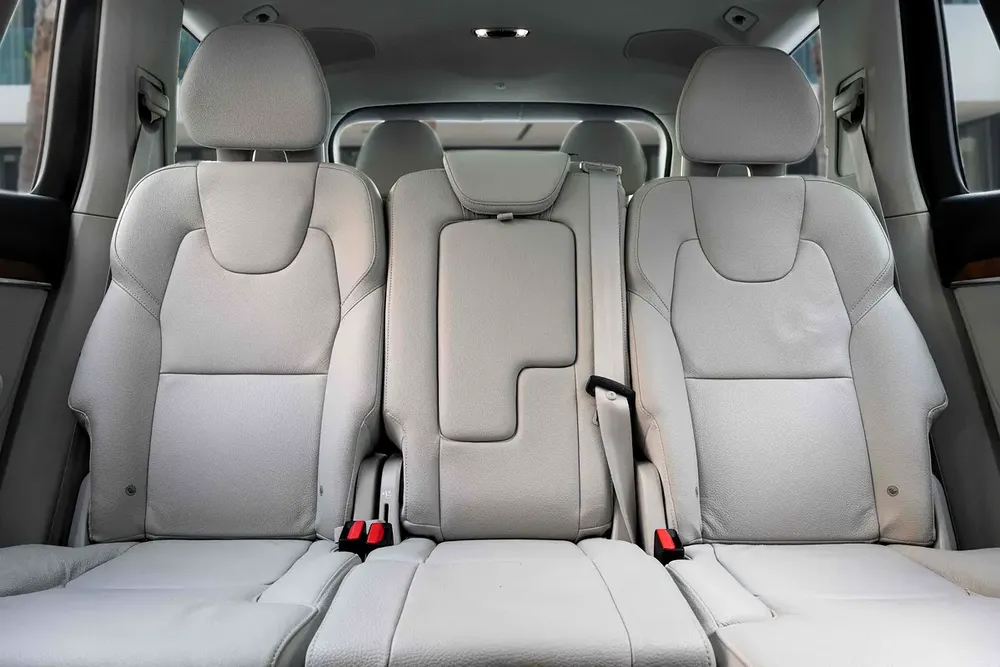 2,742 P.M | XC90 B5 Momentum | 0% Downpayment | IMMACULATE! - Image 12