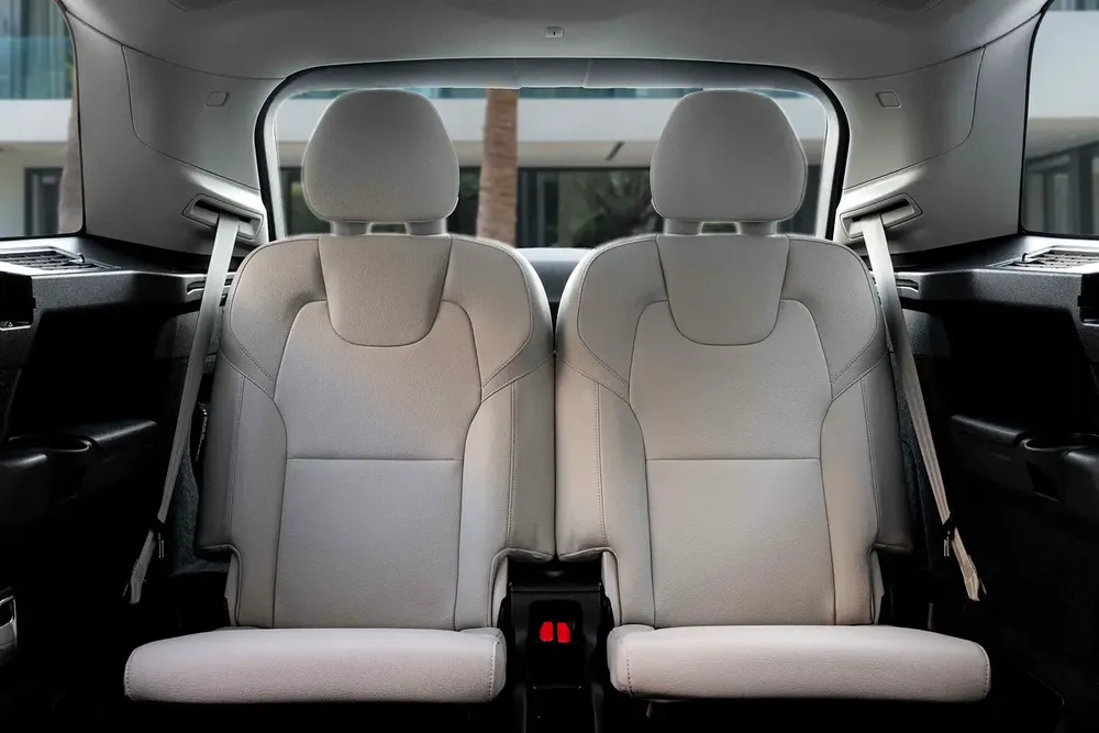2,742 P.M | XC90 B5 Momentum | 0% Downpayment | IMMACULATE! - Image 13