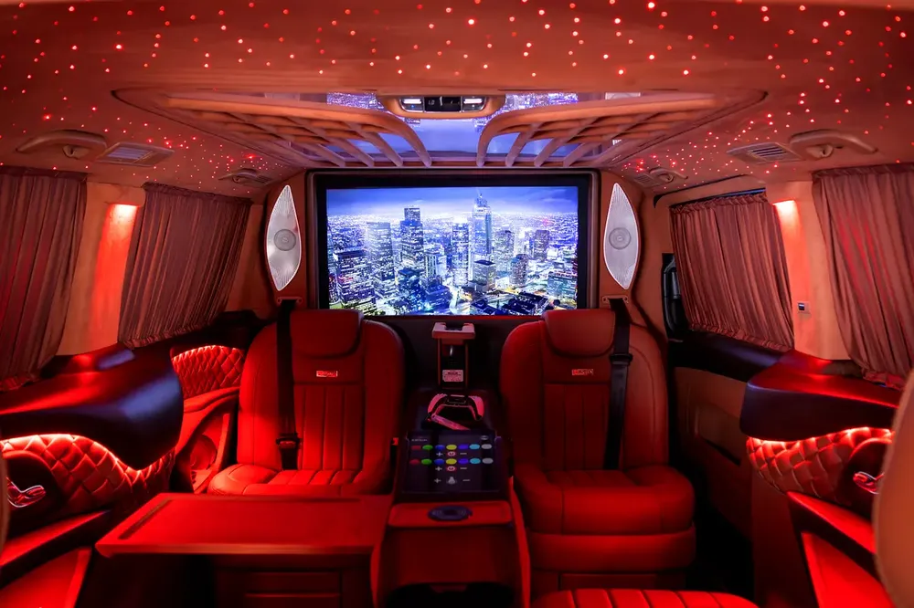 Brand New Mercedes Benz V300-GCC-VIP Upgrades-Exclusive Transportation-Warranty till 2027 - Image 17