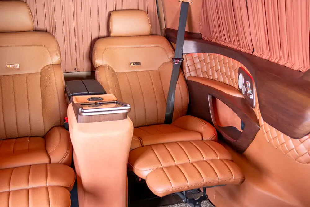 Brand New Mercedes Benz V300-GCC-VIP Upgrades-Exclusive Transportation-Warranty till 2027 - Image 20