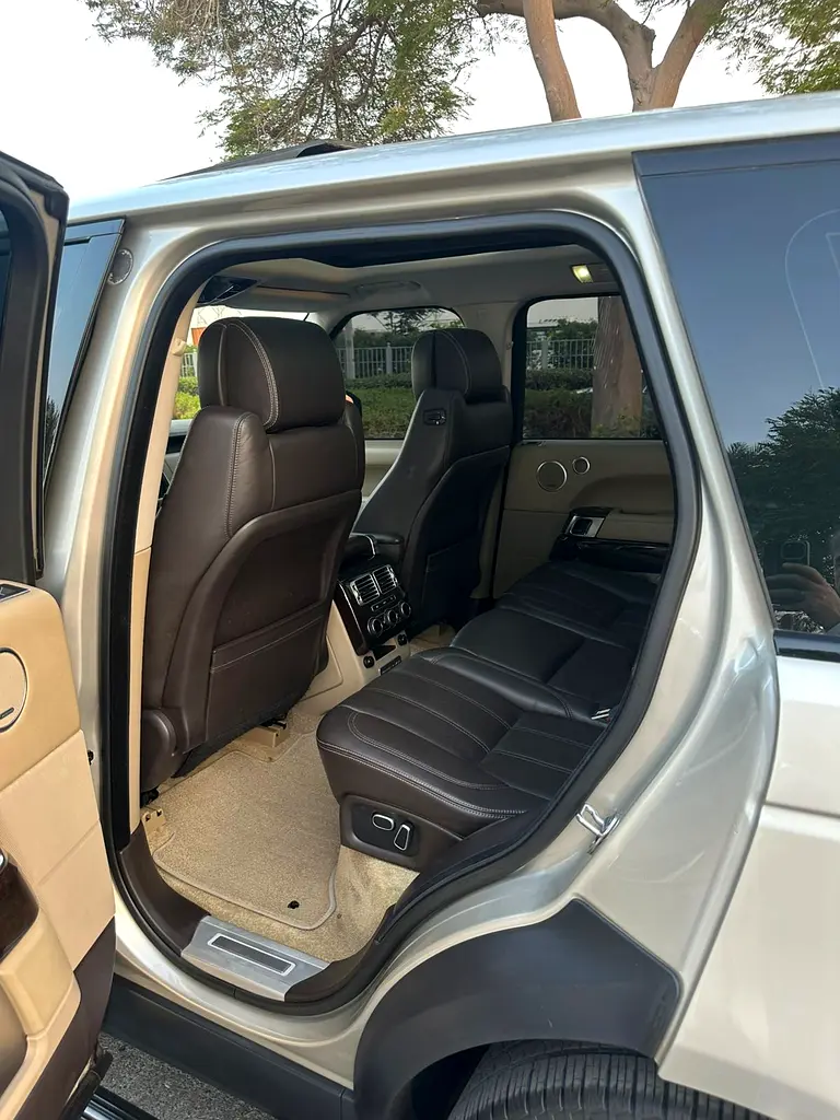 RANGE ROVER VOUGE SE SUPERCHARGED FULL OPTION GCC SINGLE OWNER FULL SERVICE HISTORY AVAILABLE - Image 10