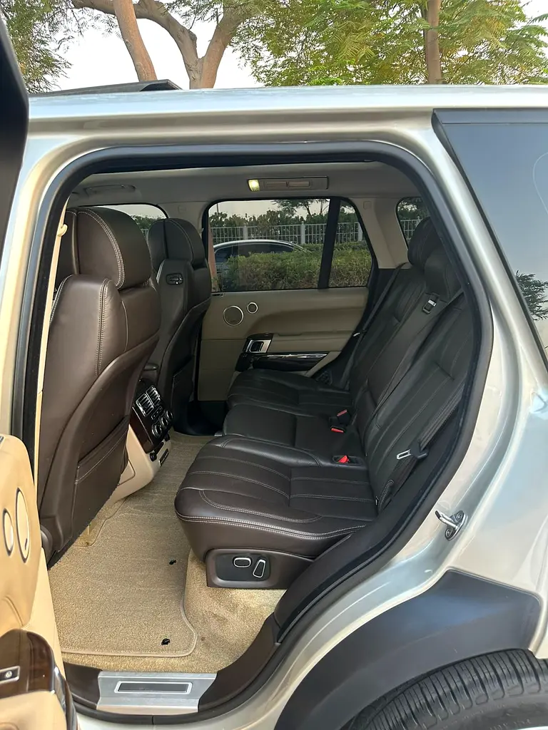 RANGE ROVER VOUGE SE SUPERCHARGED FULL OPTION GCC SINGLE OWNER FULL SERVICE HISTORY AVAILABLE - Image 11