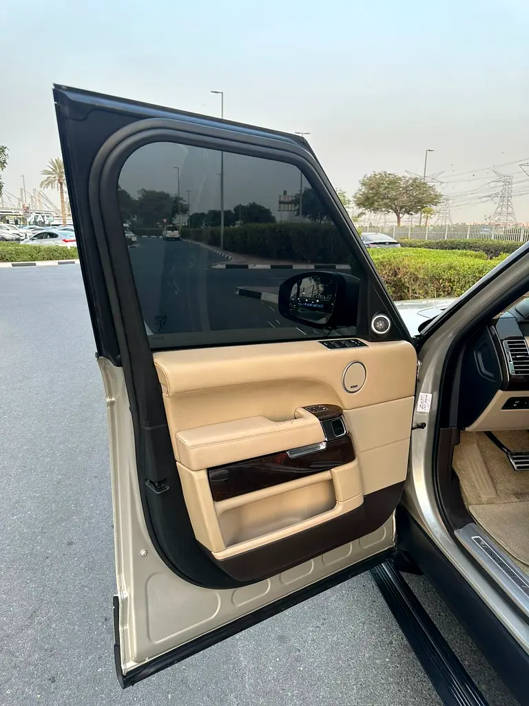 RANGE ROVER VOUGE SE SUPERCHARGED FULL OPTION GCC SINGLE OWNER FULL SERVICE HISTORY AVAILABLE - Image 12
