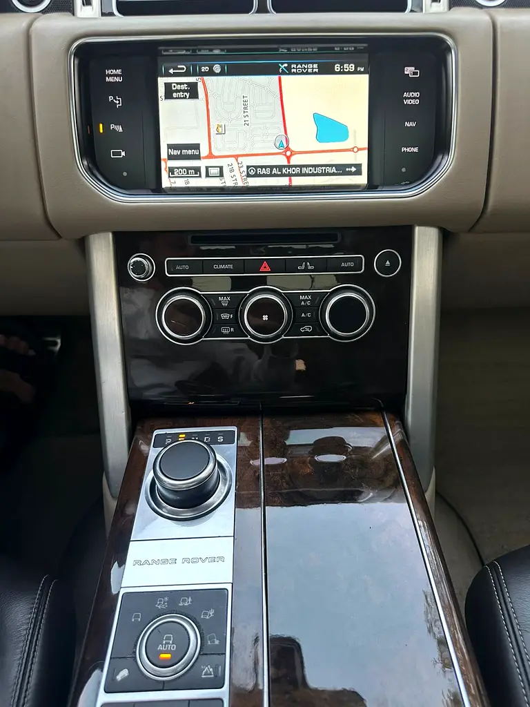 RANGE ROVER VOUGE SE SUPERCHARGED FULL OPTION GCC SINGLE OWNER FULL SERVICE HISTORY AVAILABLE - Image 15