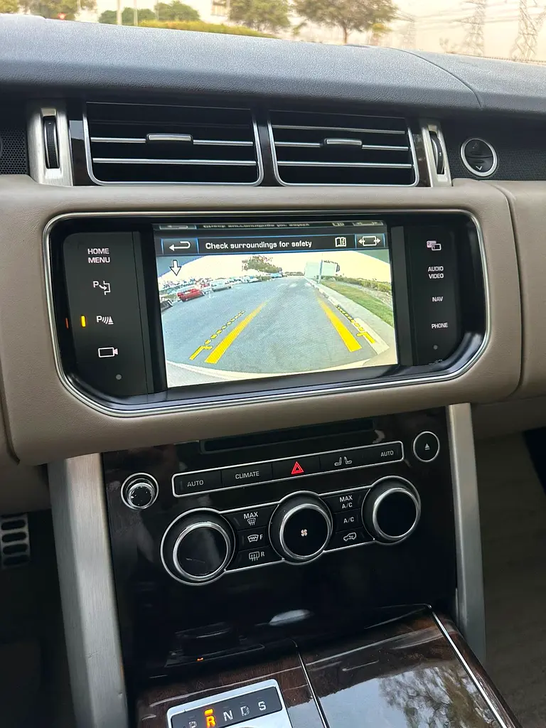 RANGE ROVER VOUGE SE SUPERCHARGED FULL OPTION GCC SINGLE OWNER FULL SERVICE HISTORY AVAILABLE - Image 16
