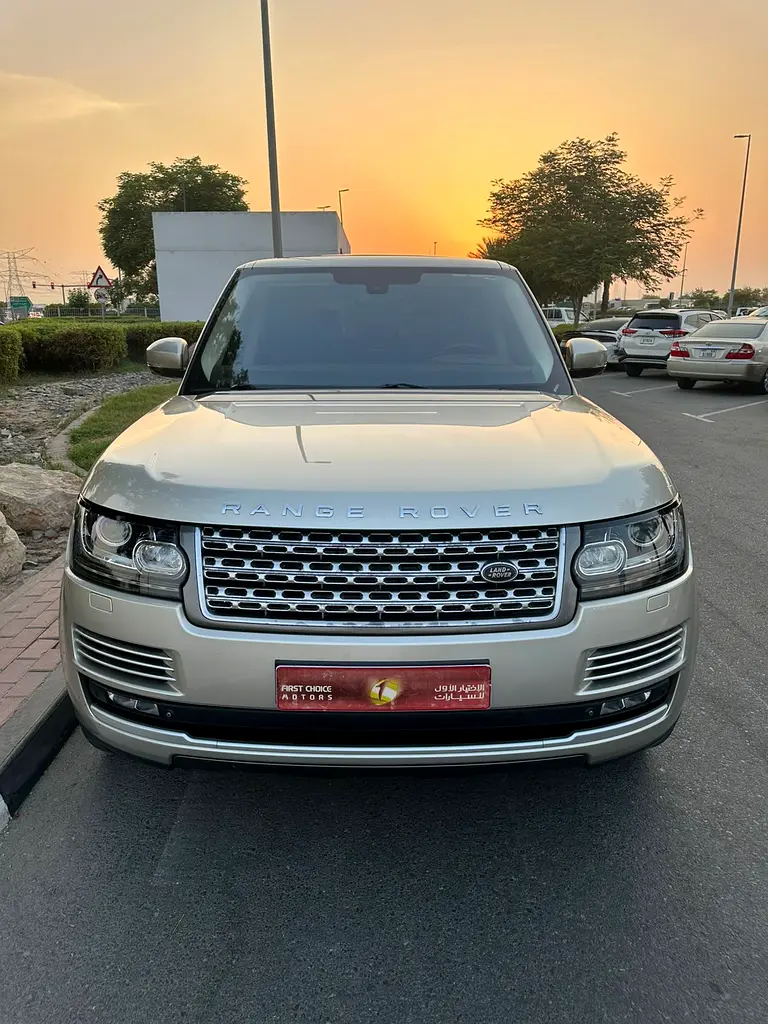 RANGE ROVER VOUGE SE SUPERCHARGED FULL OPTION GCC SINGLE OWNER FULL SERVICE HISTORY AVAILABLE - Image 4