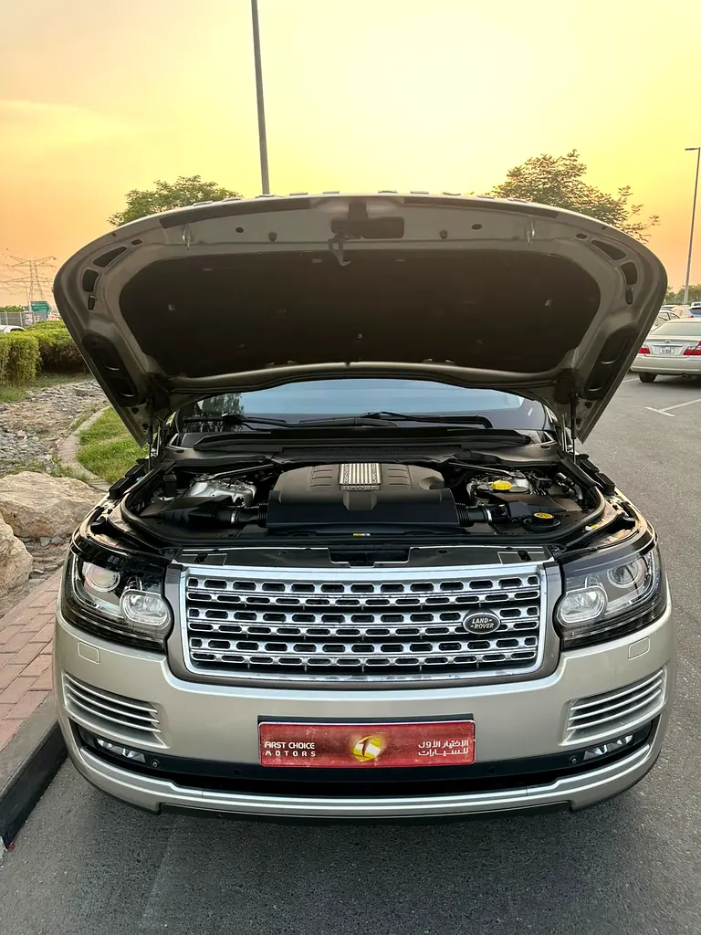 RANGE ROVER VOUGE SE SUPERCHARGED FULL OPTION GCC SINGLE OWNER FULL SERVICE HISTORY AVAILABLE - Image 5
