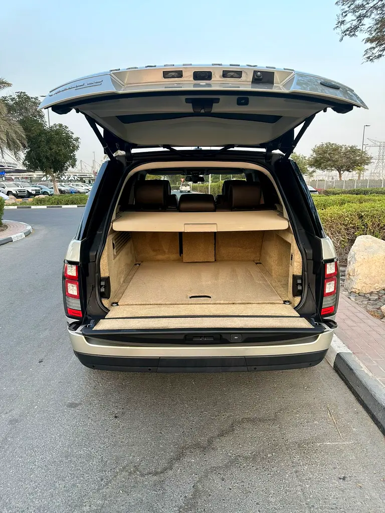 RANGE ROVER VOUGE SE SUPERCHARGED FULL OPTION GCC SINGLE OWNER FULL SERVICE HISTORY AVAILABLE - Image 7