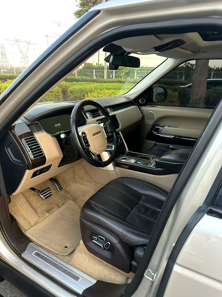 RANGE ROVER VOUGE SE SUPERCHARGED FULL OPTION GCC SINGLE OWNER FULL SERVICE HISTORY AVAILABLE - Image 8