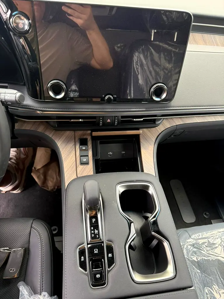 Lexus LM 350h Sports Luxury 2025 - Brand New - Japanese Specs - Image 9