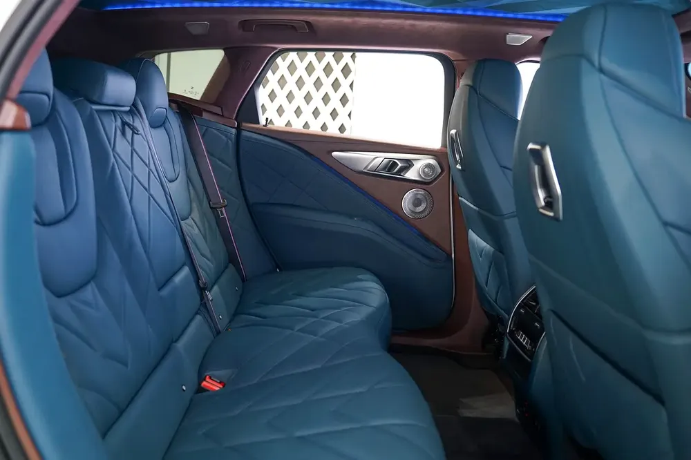 XM HYBRID V8 | INTERIOR CARBON | WARRANTY SEPT 2026 + SERVICE AUG 2029 - Image 12