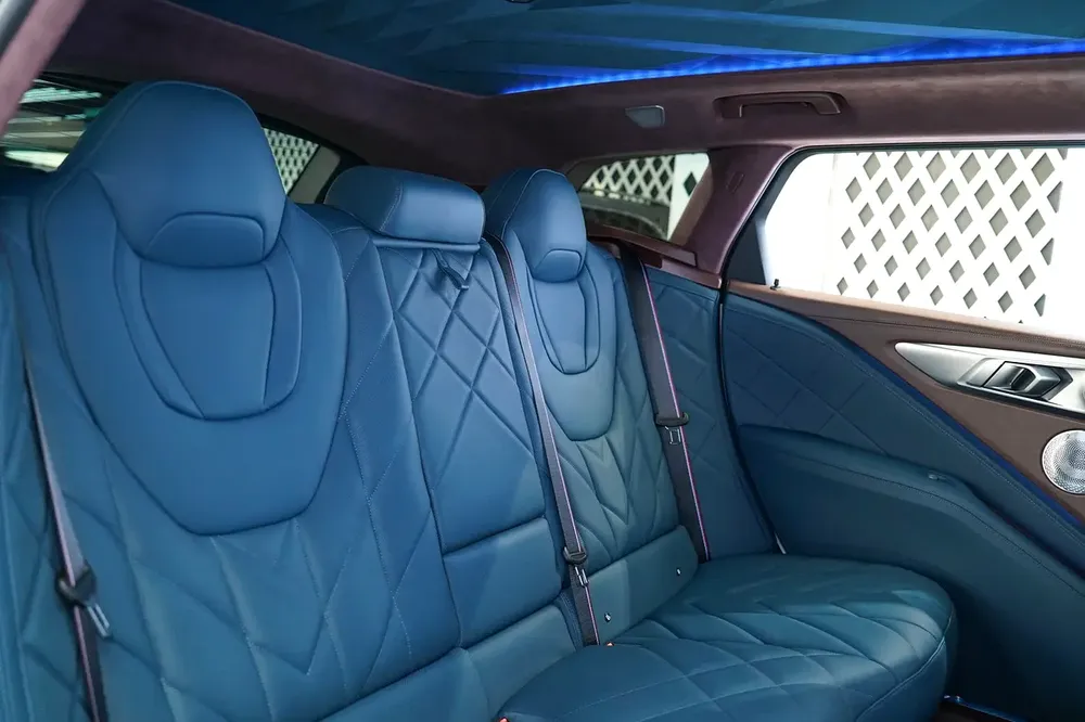 XM HYBRID V8 | INTERIOR CARBON | WARRANTY SEPT 2026 + SERVICE AUG 2029 - Image 13