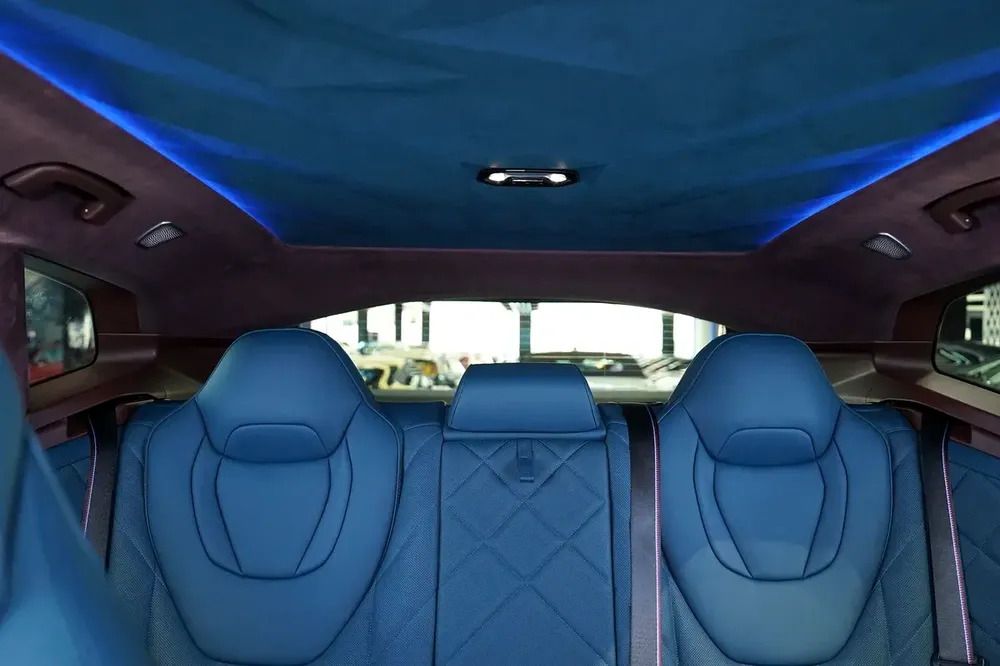 XM HYBRID V8 | INTERIOR CARBON | WARRANTY SEPT 2026 + SERVICE AUG 2029 - Image 19