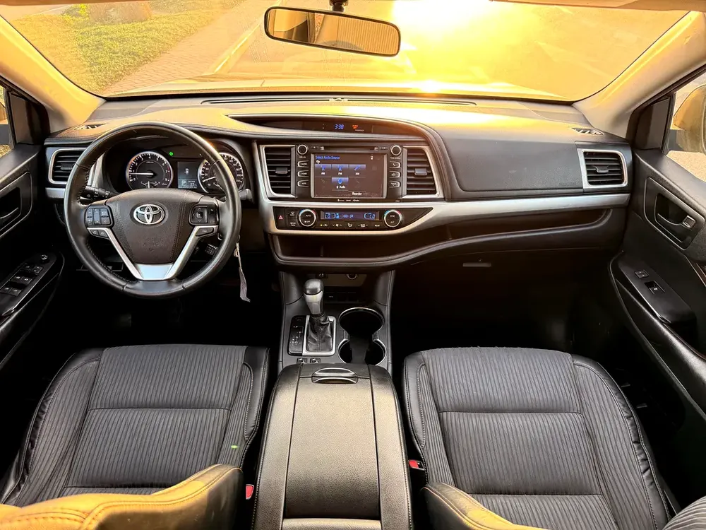 TOYOTA HIGHLANDER 2017 FULL OPTION WITH SUNROOF - Image 5