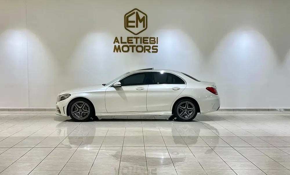 MERCEDES BENZ C300  WHITE COLOR MODEL 2019 57,000 KM GERMAN Spec - Image 4