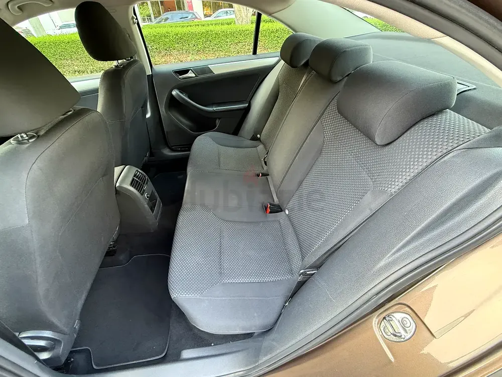 2015 Volkswagen Jetta S - GCC Specs - Reliable and Fuel Efficient - Image 11