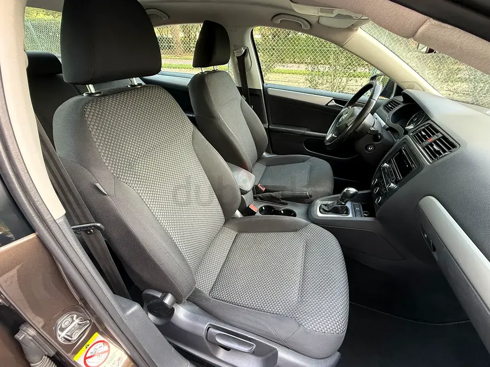 2015 Volkswagen Jetta S - GCC Specs - Reliable and Fuel Efficient - Image 12